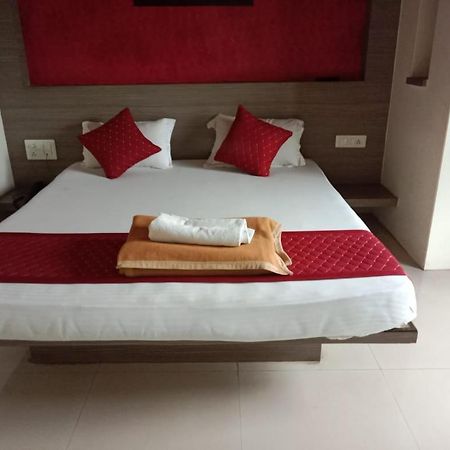 Hotel Swamiraj Indapur  Экстерьер фото
