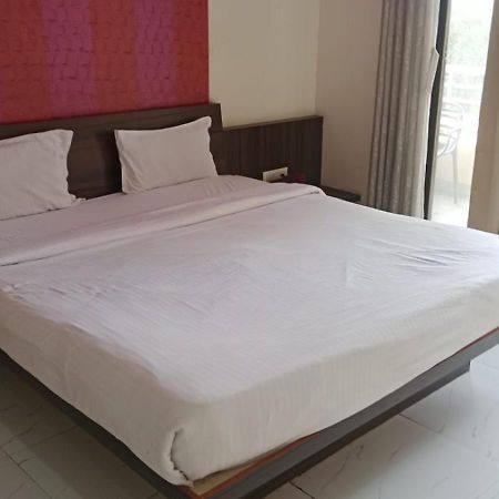 Hotel Swamiraj Indapur  Экстерьер фото