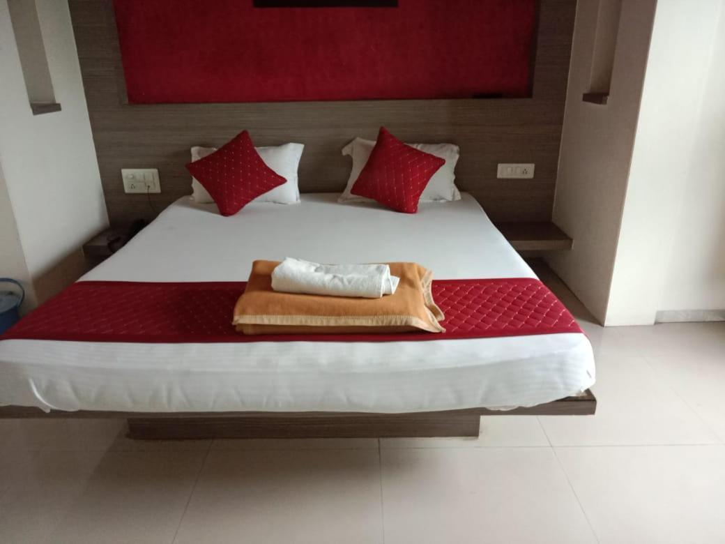 Hotel Swamiraj Indapur  Экстерьер фото