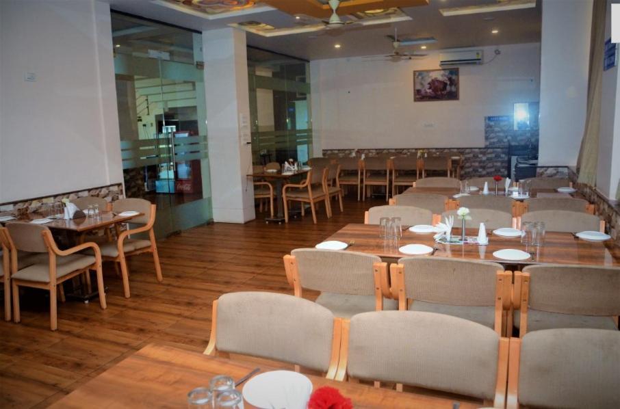 Hotel Swamiraj Indapur  Экстерьер фото